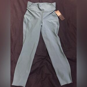 Lululemon Special Edition Base Pace HR Tight 25” Two-Tone Ribbed leggings